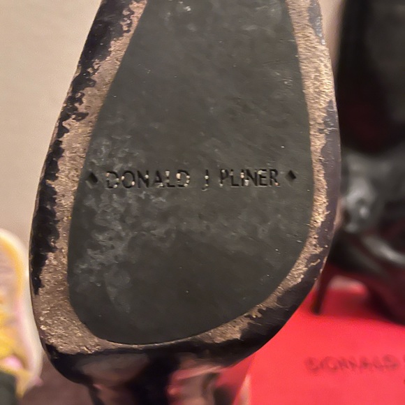 Donald Pliner size 8 black leather heeled boots - Picture 5 of 6
